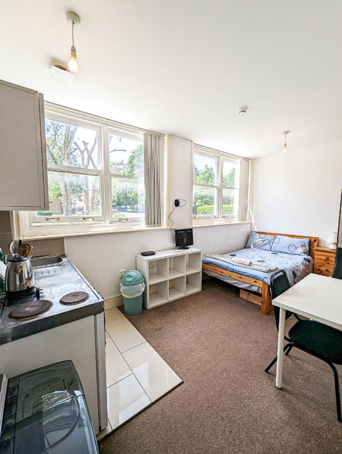 Cozy Central Apartments - With Private Kitchens & Bathrooms Portsmouth Exterior foto